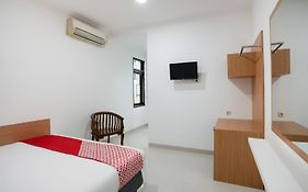 Hotel O Hegarbudhi Residence